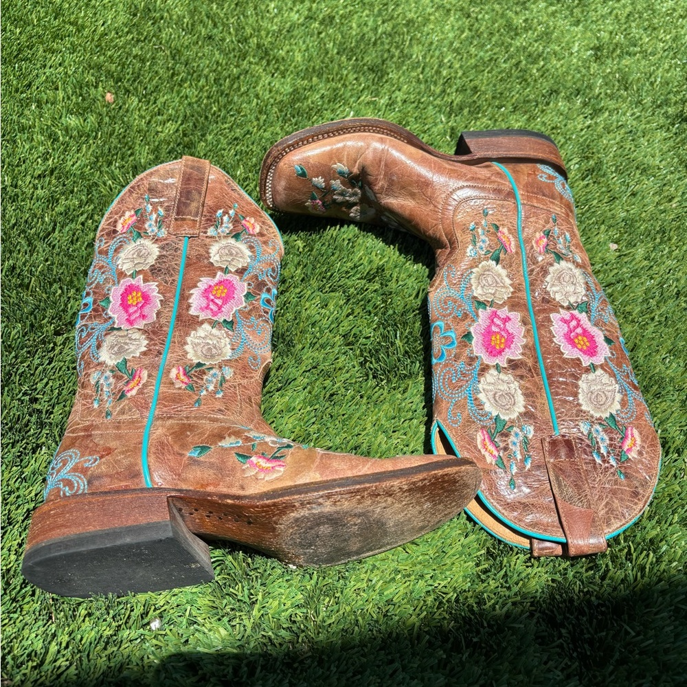 Macie Bean women’s rose garden western boots - broad squared toes